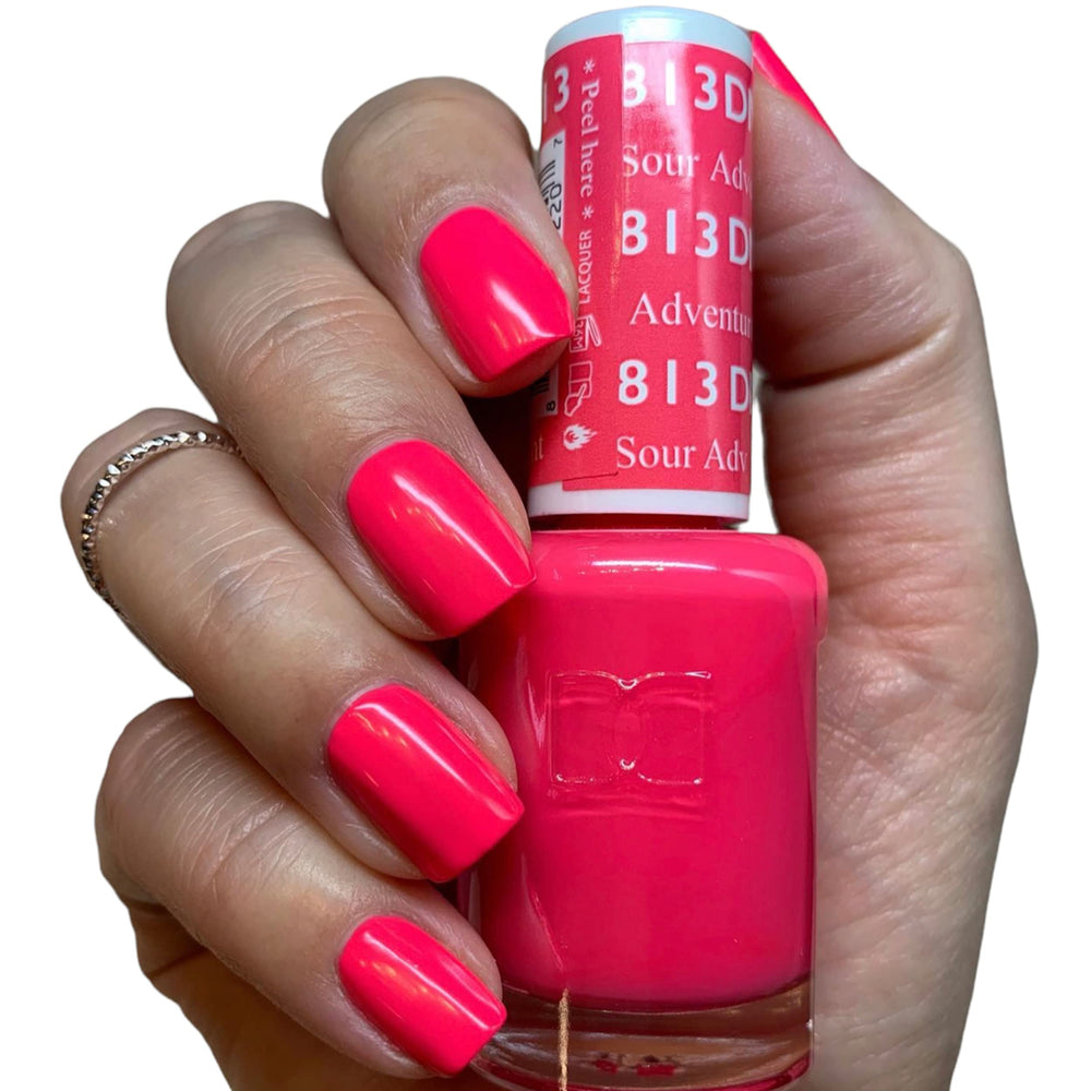 DAISY DND Sour Adventure lacquer bottle highlighting glossy finish and topcoat use