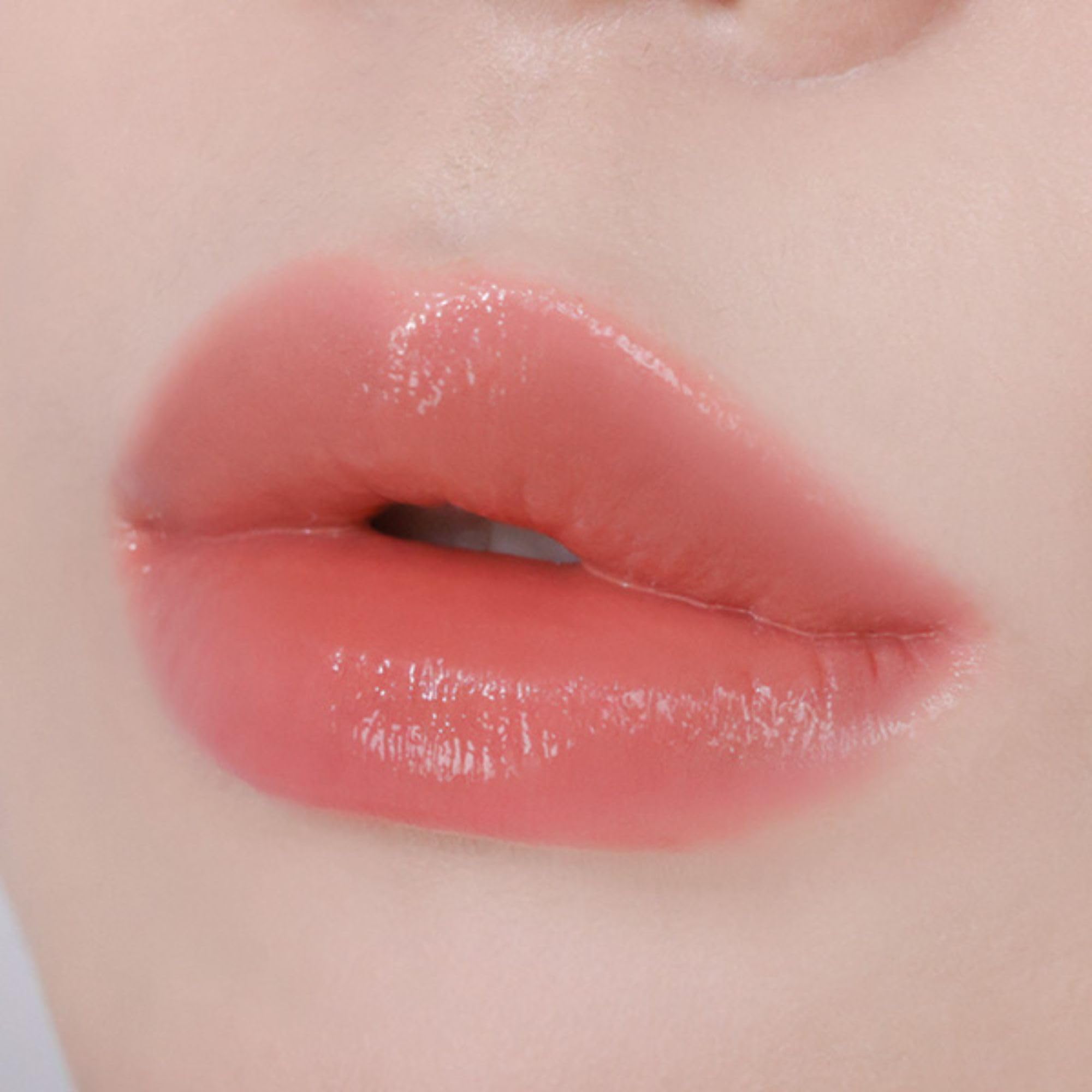 Daisy Doll Lip Stealer compact and travel-friendly design for on-the-go use.