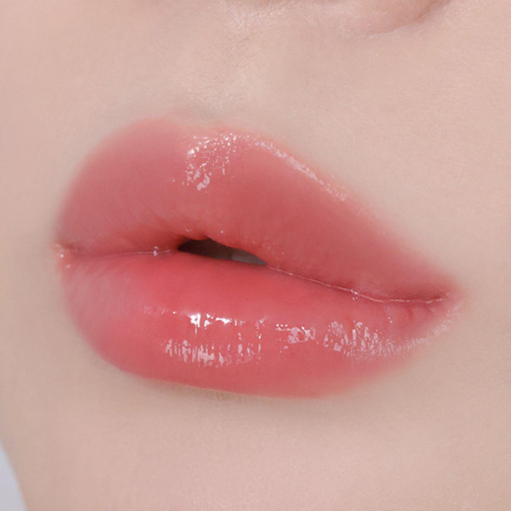 Daisy Doll oil-melt texture glides on smoothly for seamless finish.