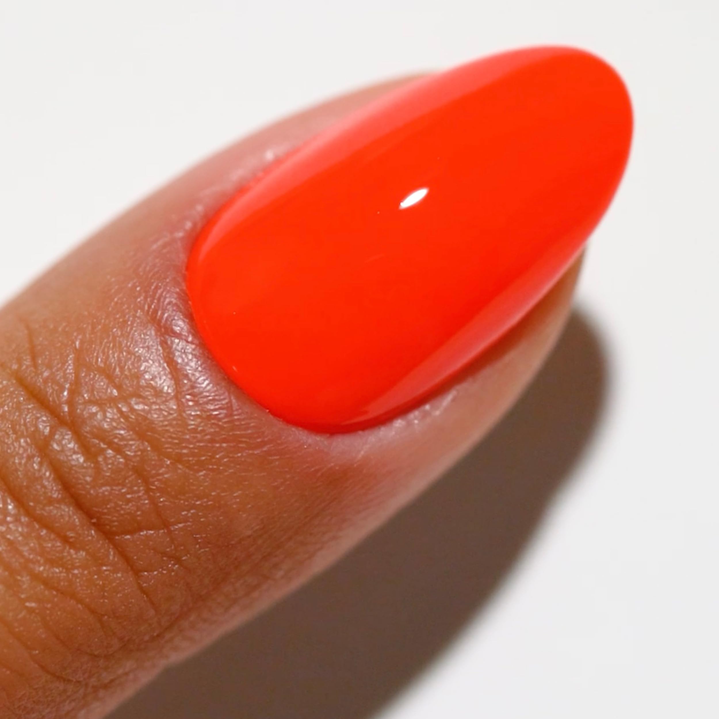 DAISY DND Untamed air dry lacquer bottle offering quick-dry, chip-free finish