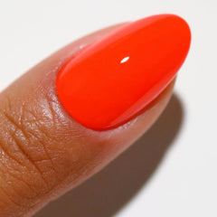 DAISY DND Untamed air dry lacquer bottle offering quick-dry, chip-free finish