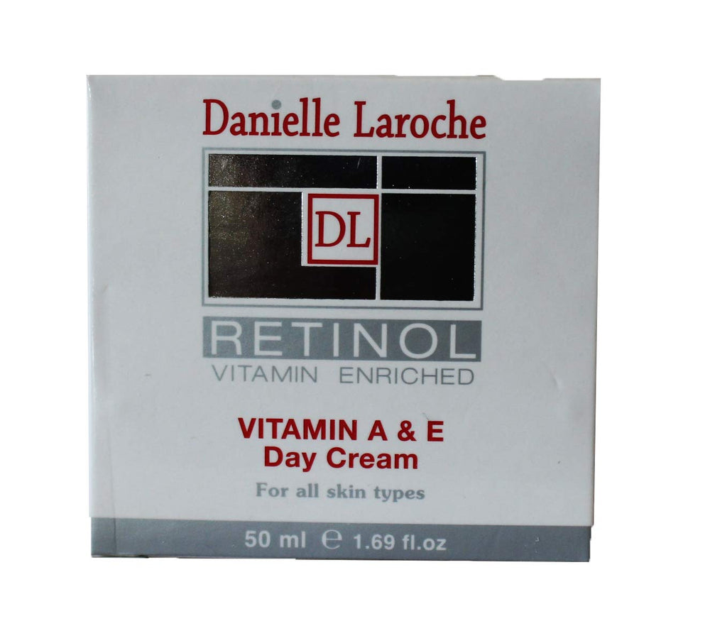 DL Retinol Day Cream spread shows smooth texture for daytime hydration.