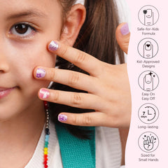 DANNI & TONI purple glitters for a safe, sparkling look.