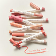 On lips Mood Misty Lilac delivers a fuller defined look