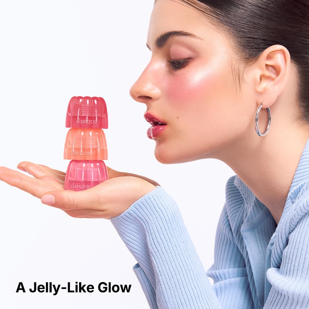 Inside the Peach Drop cap sits a mini brush for quick touch-ups.