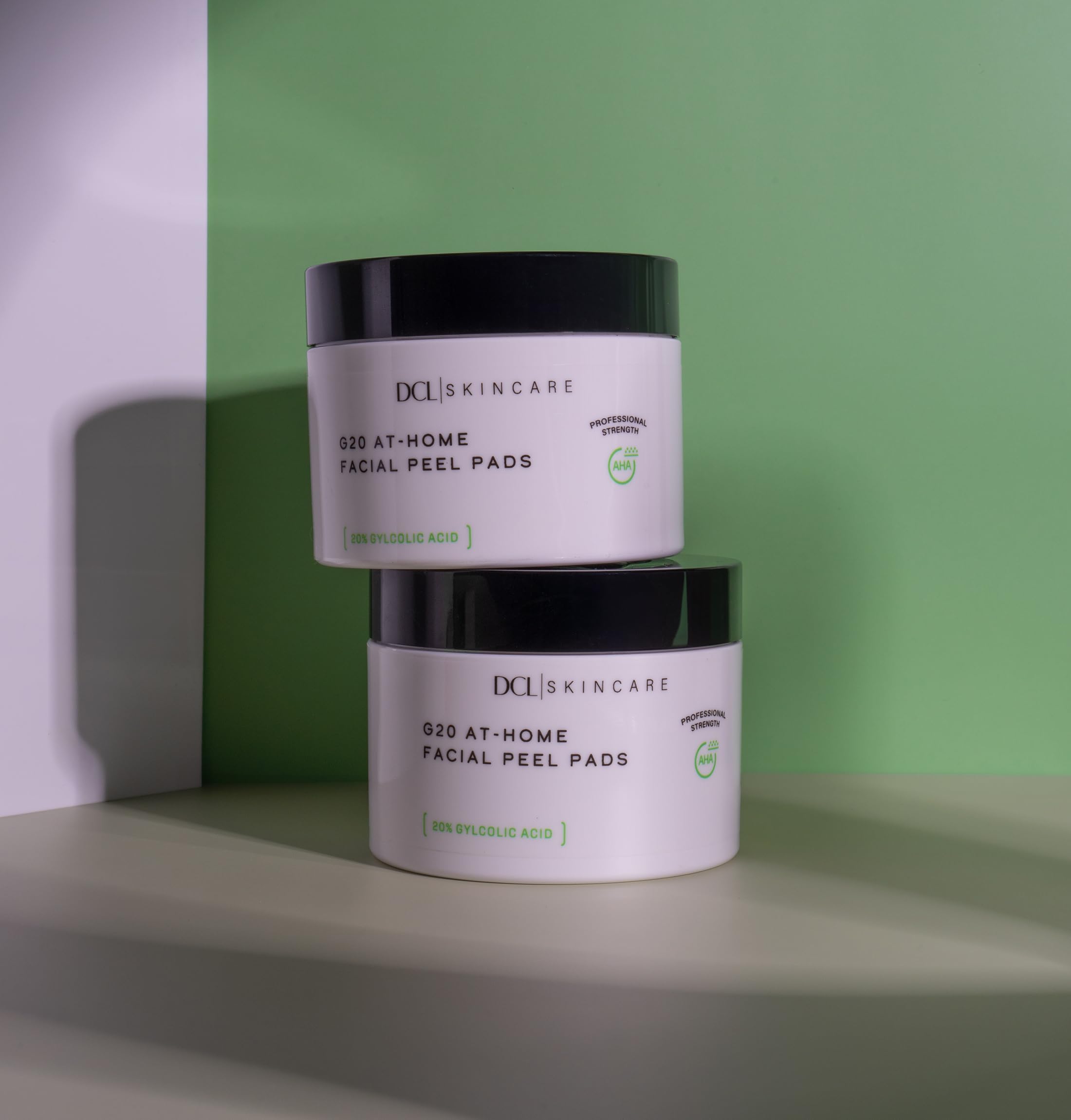 DCL G20 Pads application wipe demonstrating easy and mess-free exfoliation