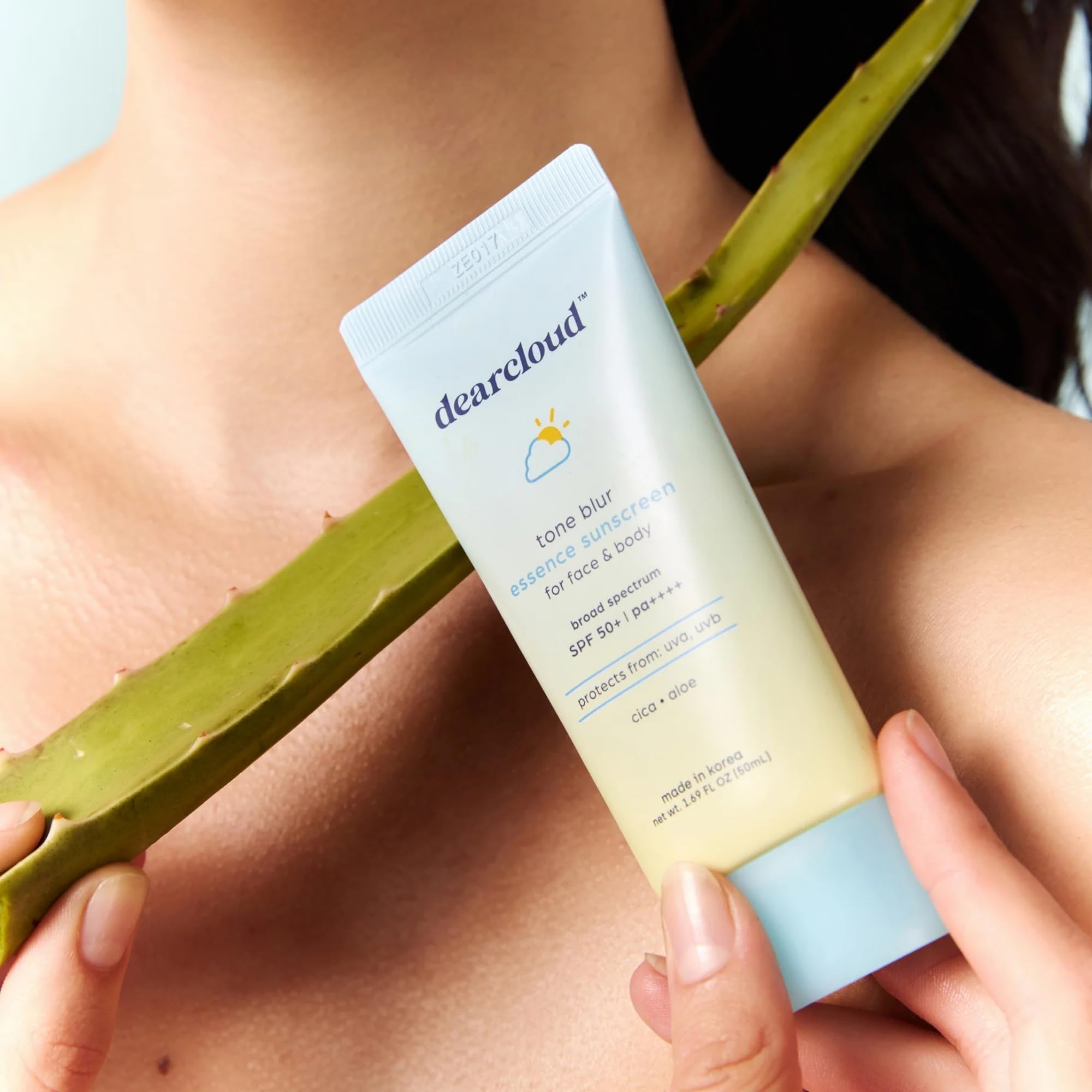 Packaging and pump of Dearcloud Tone Blur Essence Sunscreen highlights travel-friendly design.