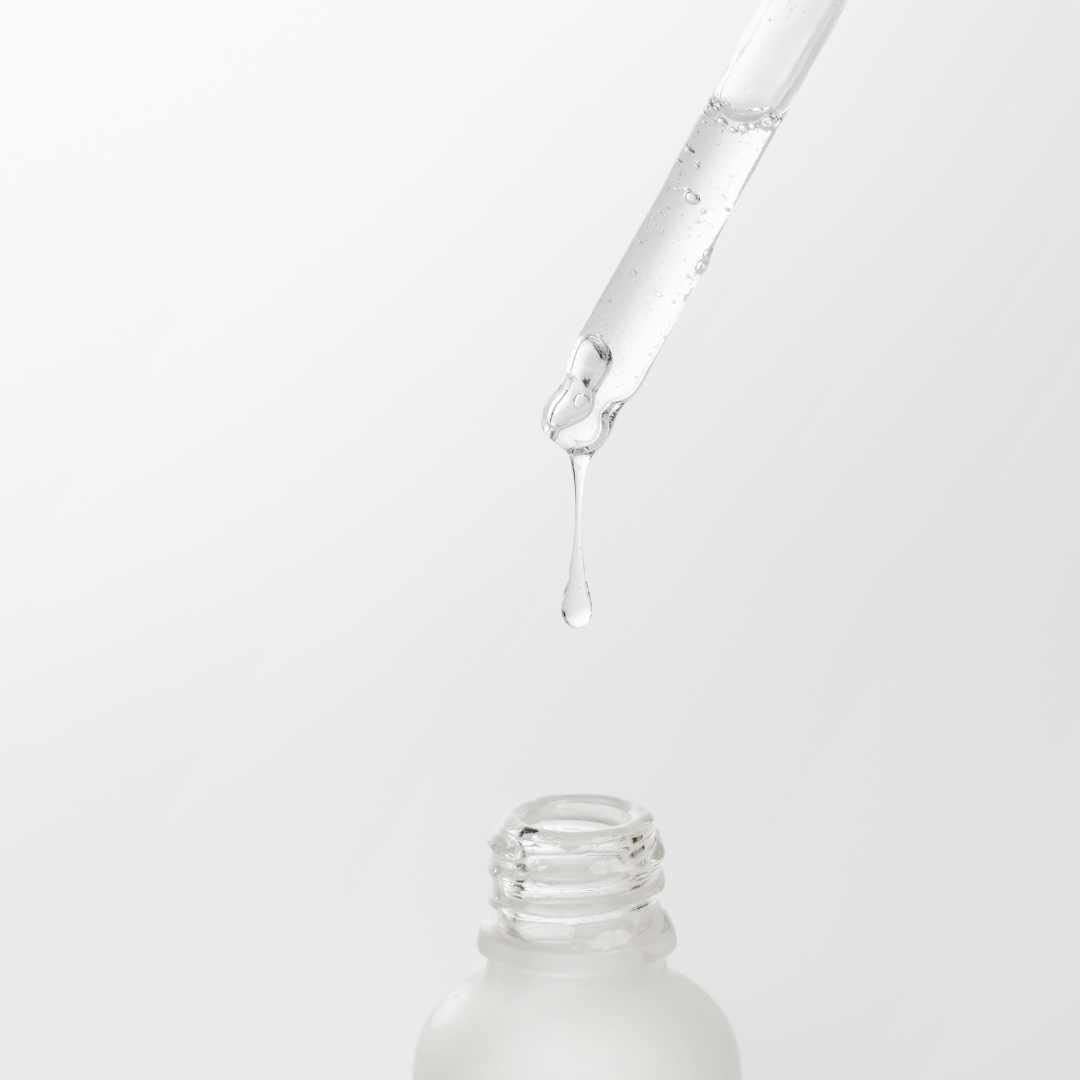 Delfanti Milano night cream texture visible on skin for hydration.