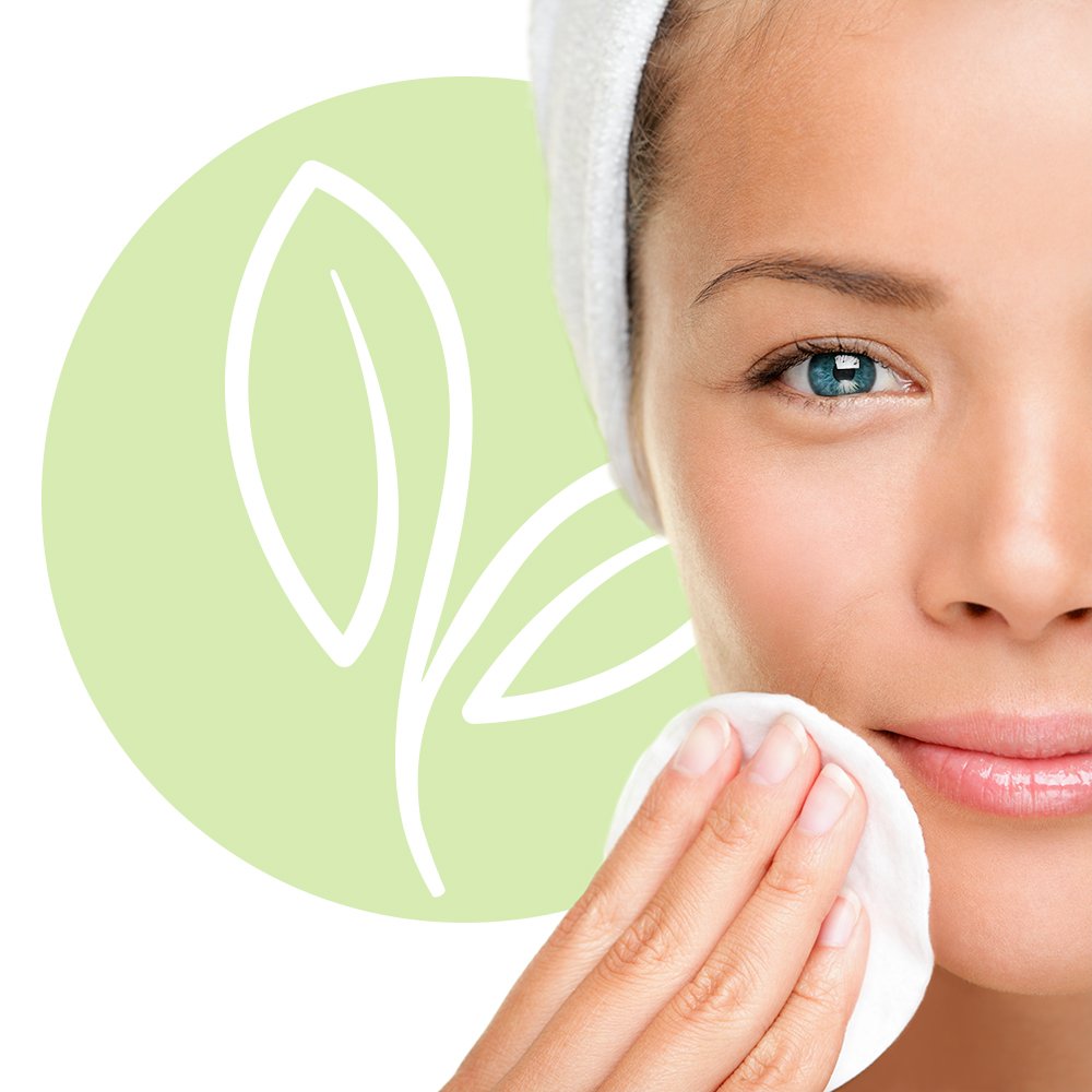 Delon rounds gently apply toner without irritation.