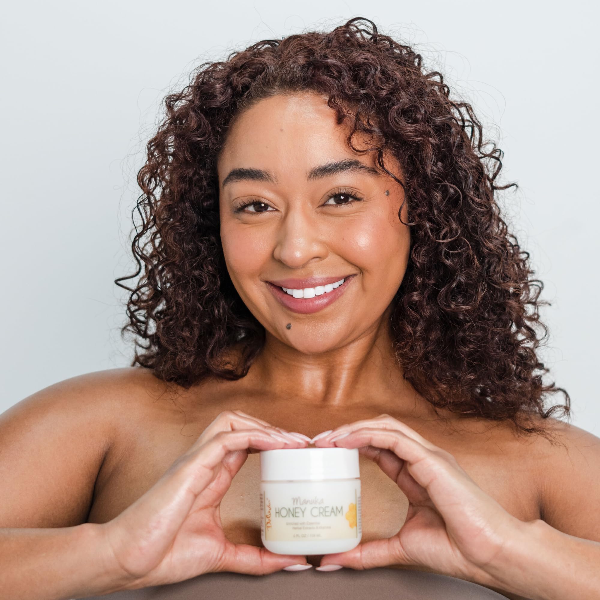 Deluvia Manuka Honey Cream ingredients feature manuka honey.