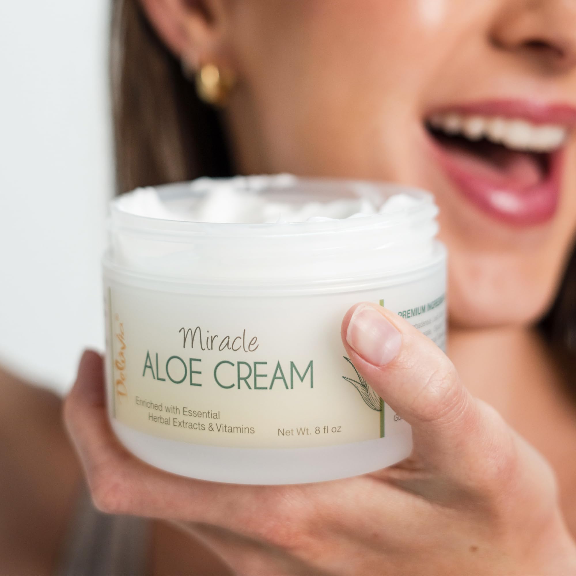 DELÚVIA Miracle Aloe Cream massaged onto arms for deep moisture.