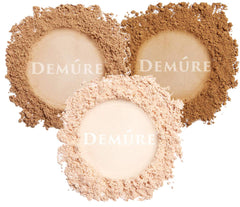 DEMÚRE close-up texture shows breathable, talc-free mineral formula.