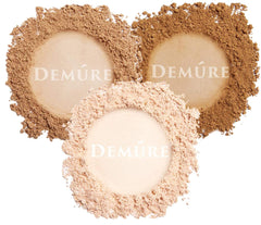 DEMÚRE Demure Mineral Finishing Powder in Tan demonstrates easy blend for crease-free wear.