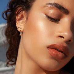 Depuplum brown lipstick close-up highlighting 24-hour hydration texture