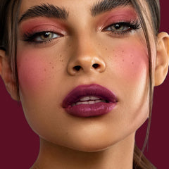 Depuplum lip gloss texture highlighting hydration from hyaluronic acid
