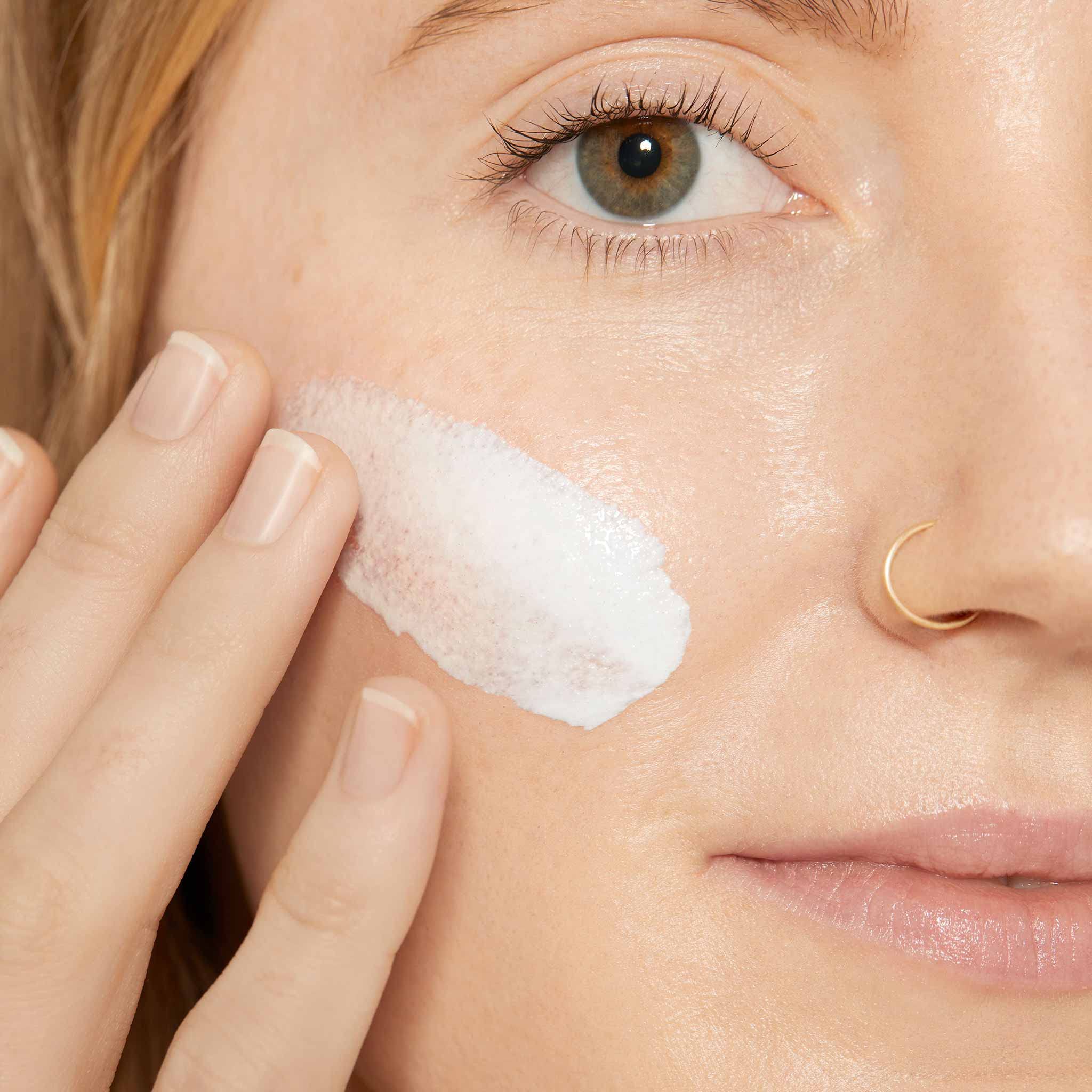Dermalogica Porescreen SPF 40 pore-refine effect on the skin surface.