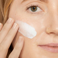 Dermalogica Porescreen SPF 40 pore-refine effect on the skin surface.
