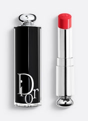 Dior Addict Shine Lipstick Lucky Pink swatch enhances glossy pink lips for everyday wear.