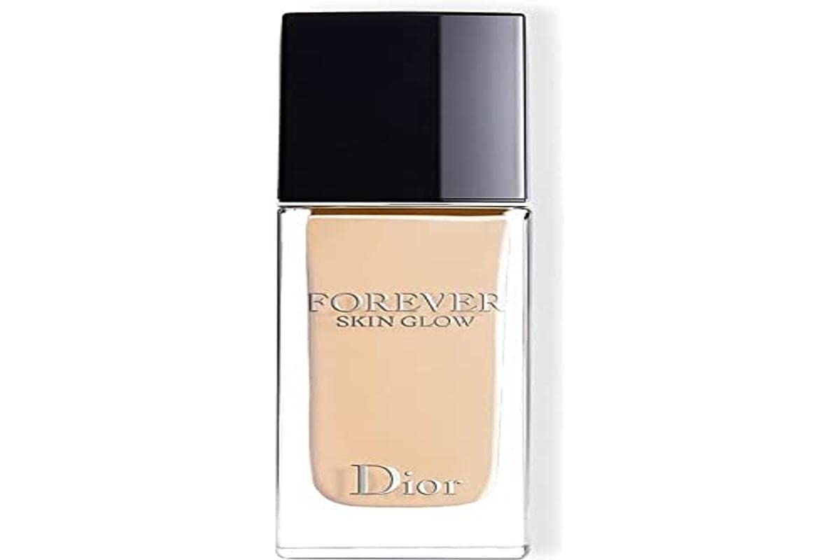 Dior Forever Skin Glow foundation bottle with radiant finish and 24-hour wear