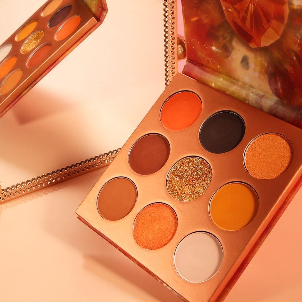 Docolor water-resistant formula supports durable looks in any setting.