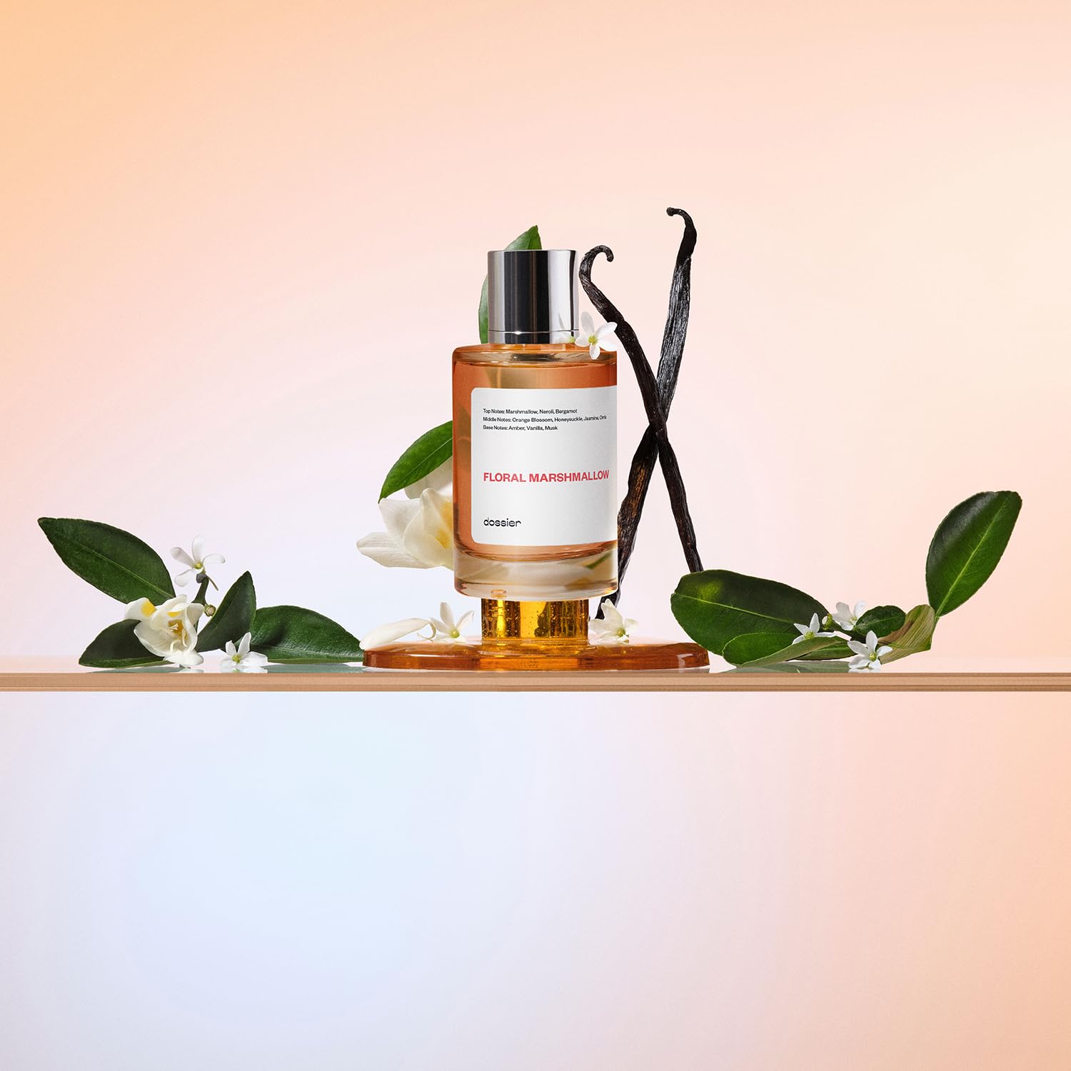 Dossier Floral Marshmallow bottle pour demonstrates smooth release for precise layering.