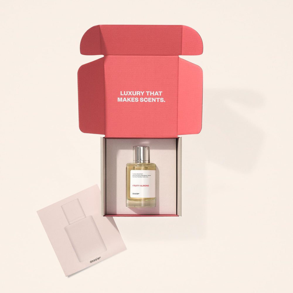 Dossier Fruity Almond spray action for a smooth mist