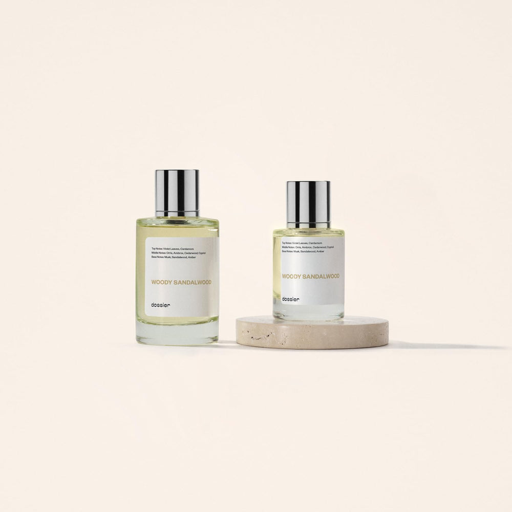 Dossier Woody Sandalwood droplets scene conveys rich aroma