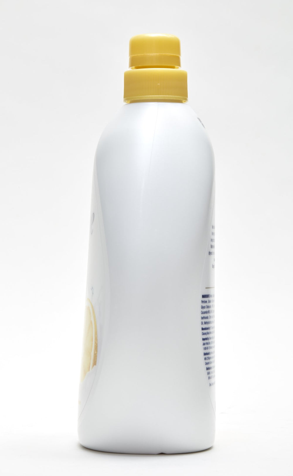 Dove Go Fresh Energize foam close-up showing rich, hydrating lather.