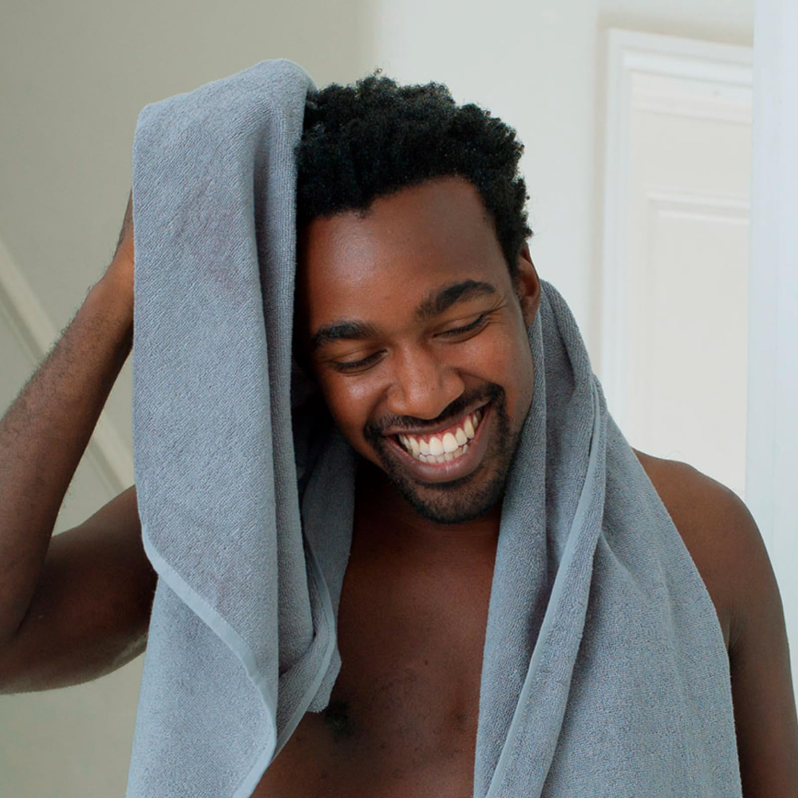 Dove Men+Care underarm use showing quick-dry refresh and confidence.
