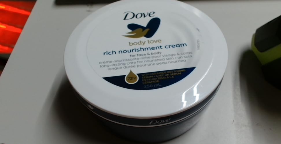 Cream texture swirl from Dove Nourishing Body Care highlights deep nourishment and non-greasy finish.