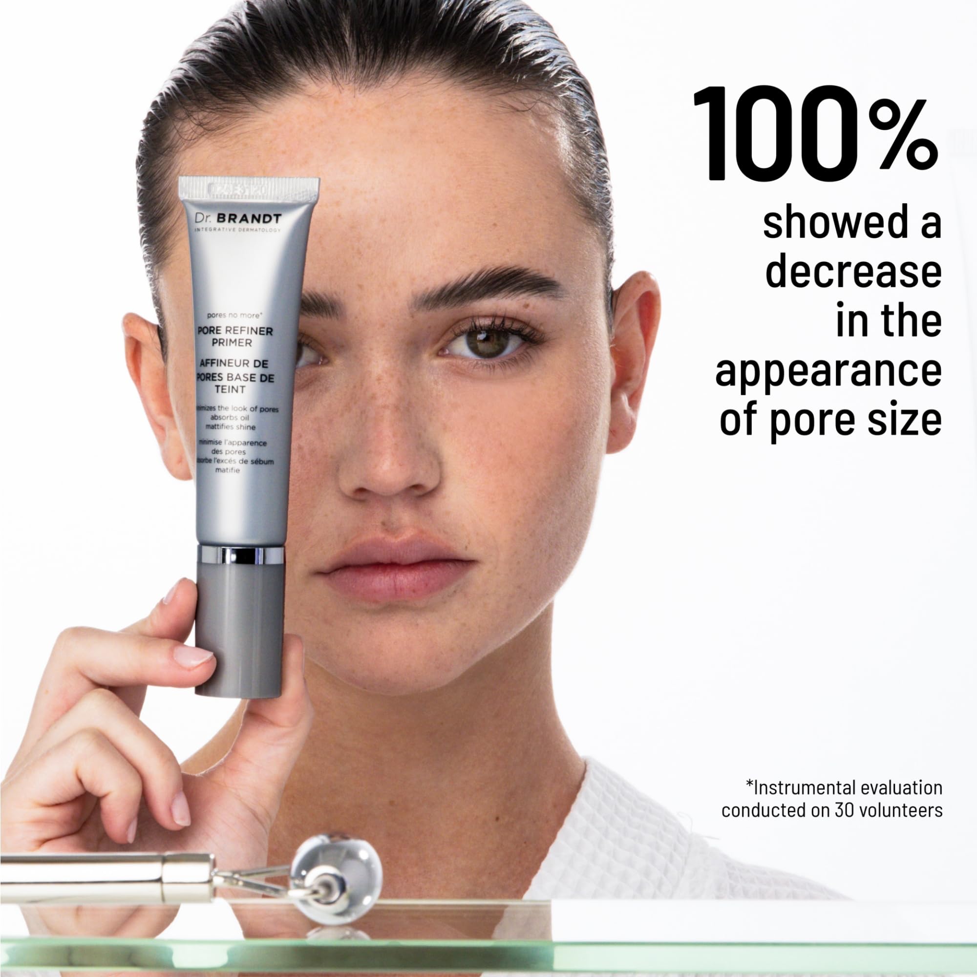 Smooth application on skin creates a flawless makeup base.