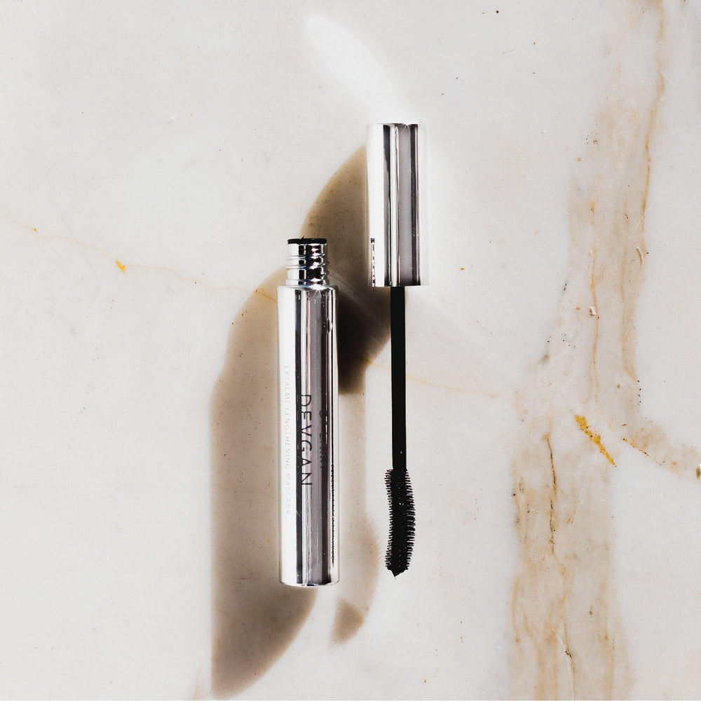 Packaging view highlights compact, travel-friendly design.