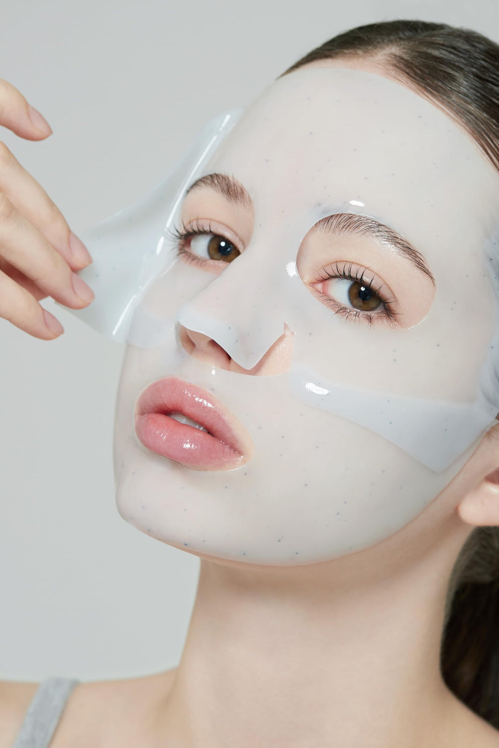 Dr.nineteen Hydro B5 8-layer hyaluronic acid complex provides deep hydration.