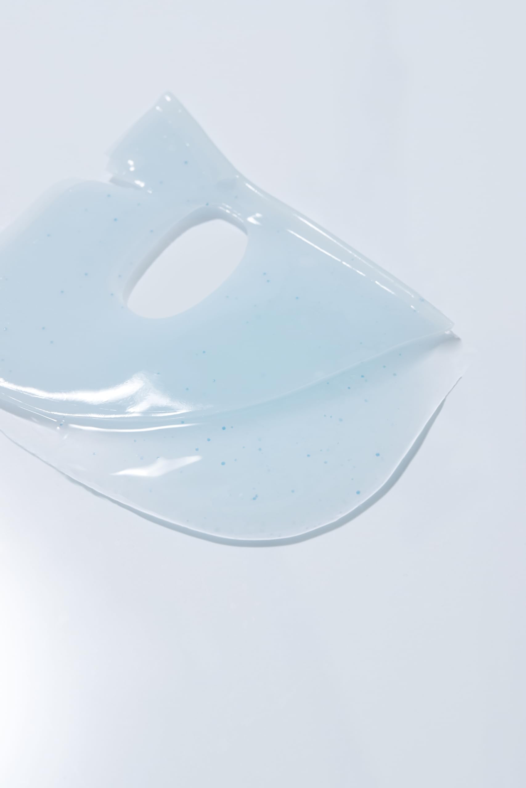 Dr.nineteen Hydro B5 perfect-fit 34g mask hugs contours for comfort.