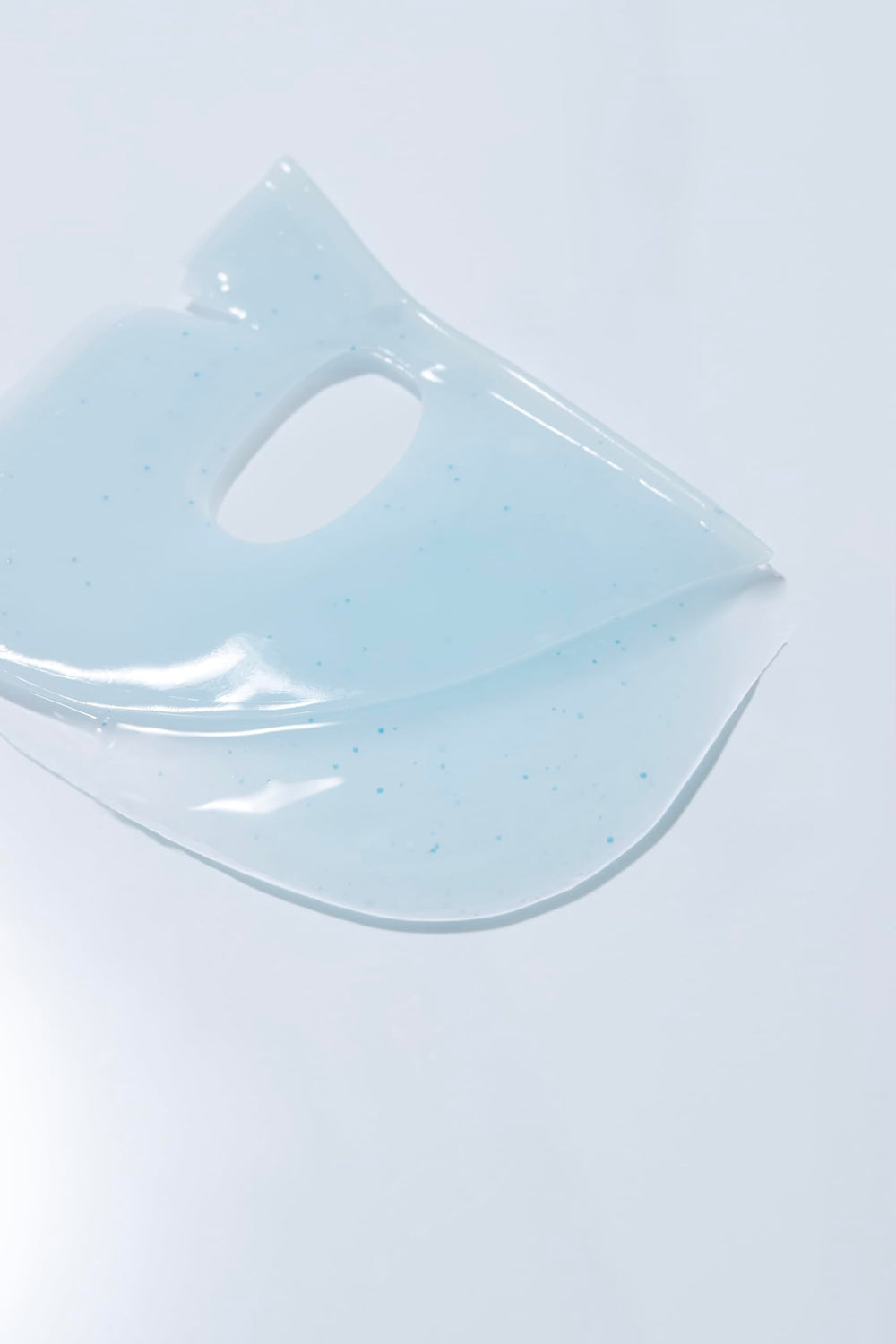 Dr.nineteen Hydro B5 perfect-fit 34g mask hugs contours for comfort.