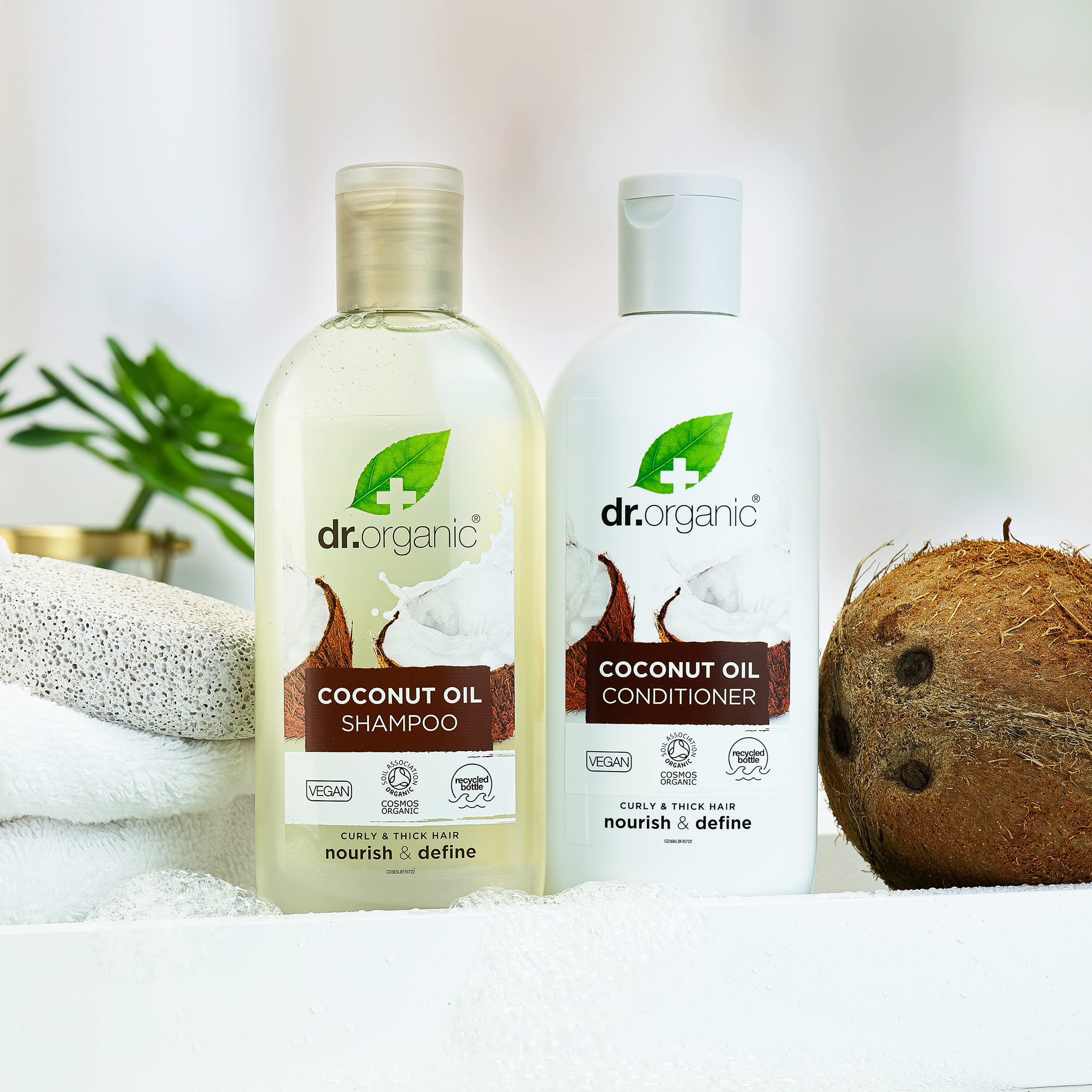Fresh coconut aroma—subtle scent during cleansing.