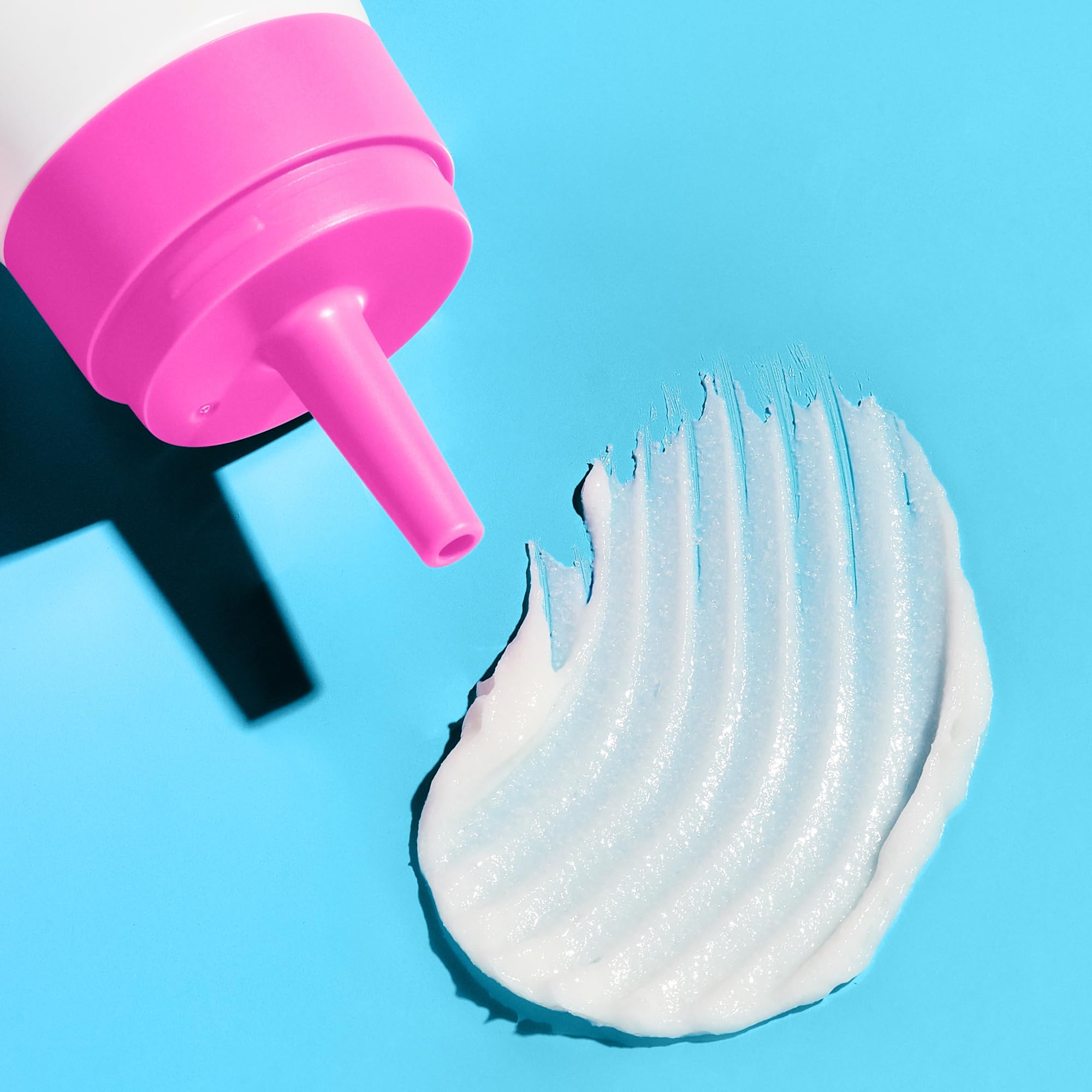 Application on dry scalp showing 10-minute treatment for quick refresh.