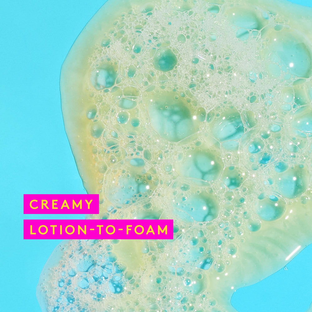 Kamili Crème Corps texture crèmeuse qui laisse une peau hydratée après le bain.