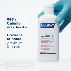 Ducray Anaphase+ shampoo foam forming a rich lather during cleansing.