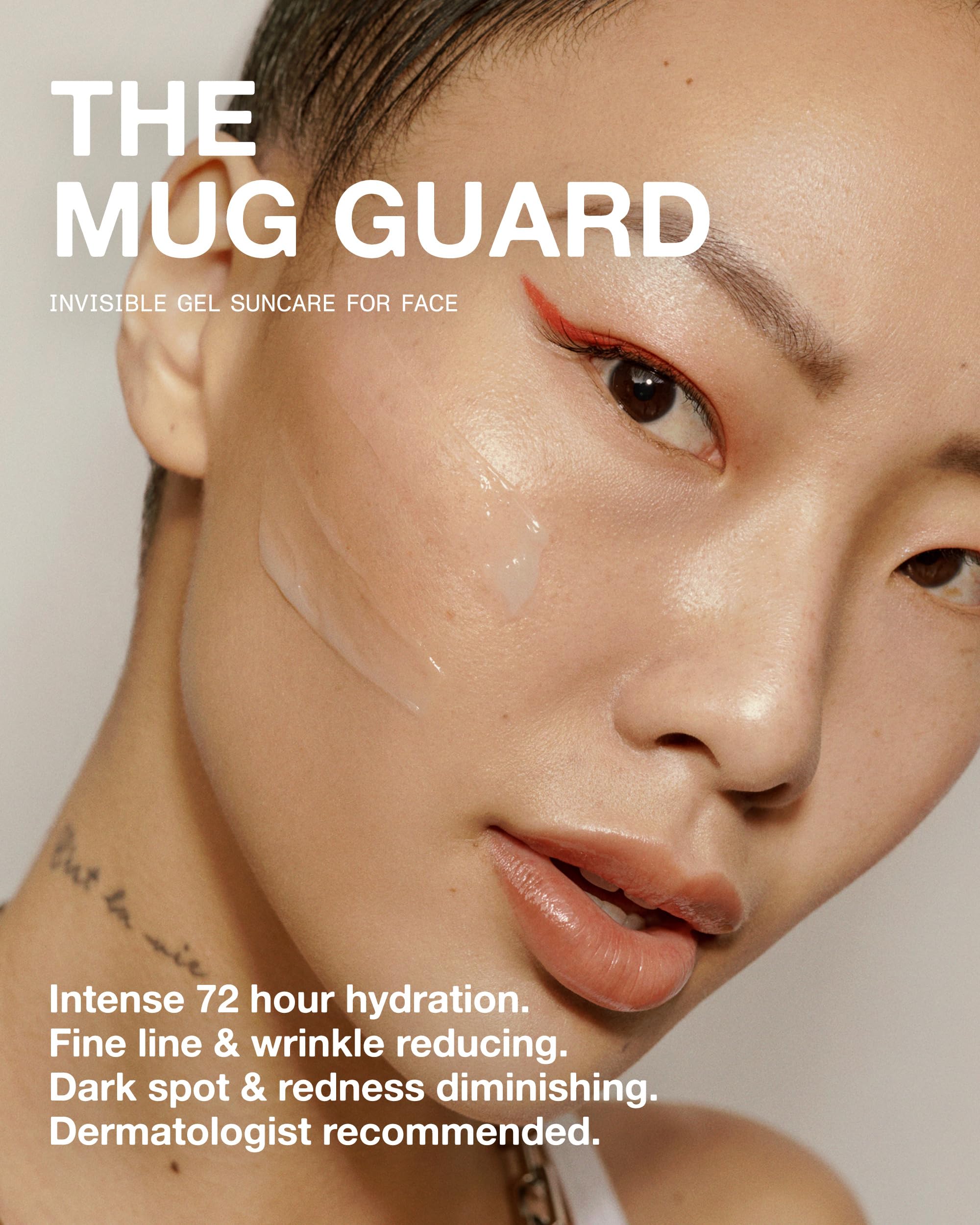 DUNE SUNCARE Mug Guard in water scene demonstrates 40-minute resistance