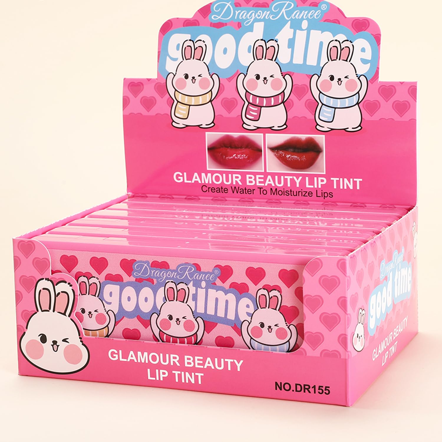 Eakroo lip tint set in action reveals vivid glossy finish.