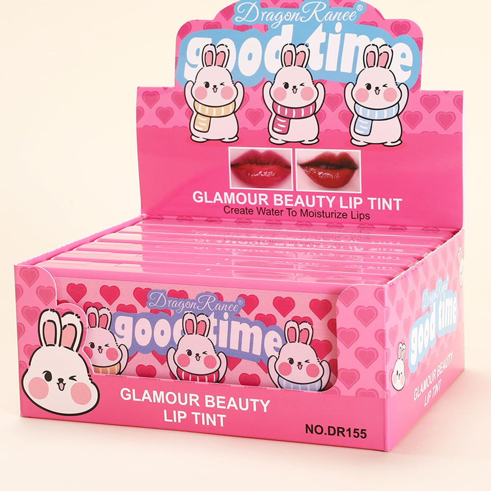 Eakroo lip tint set in action reveals vivid glossy finish.