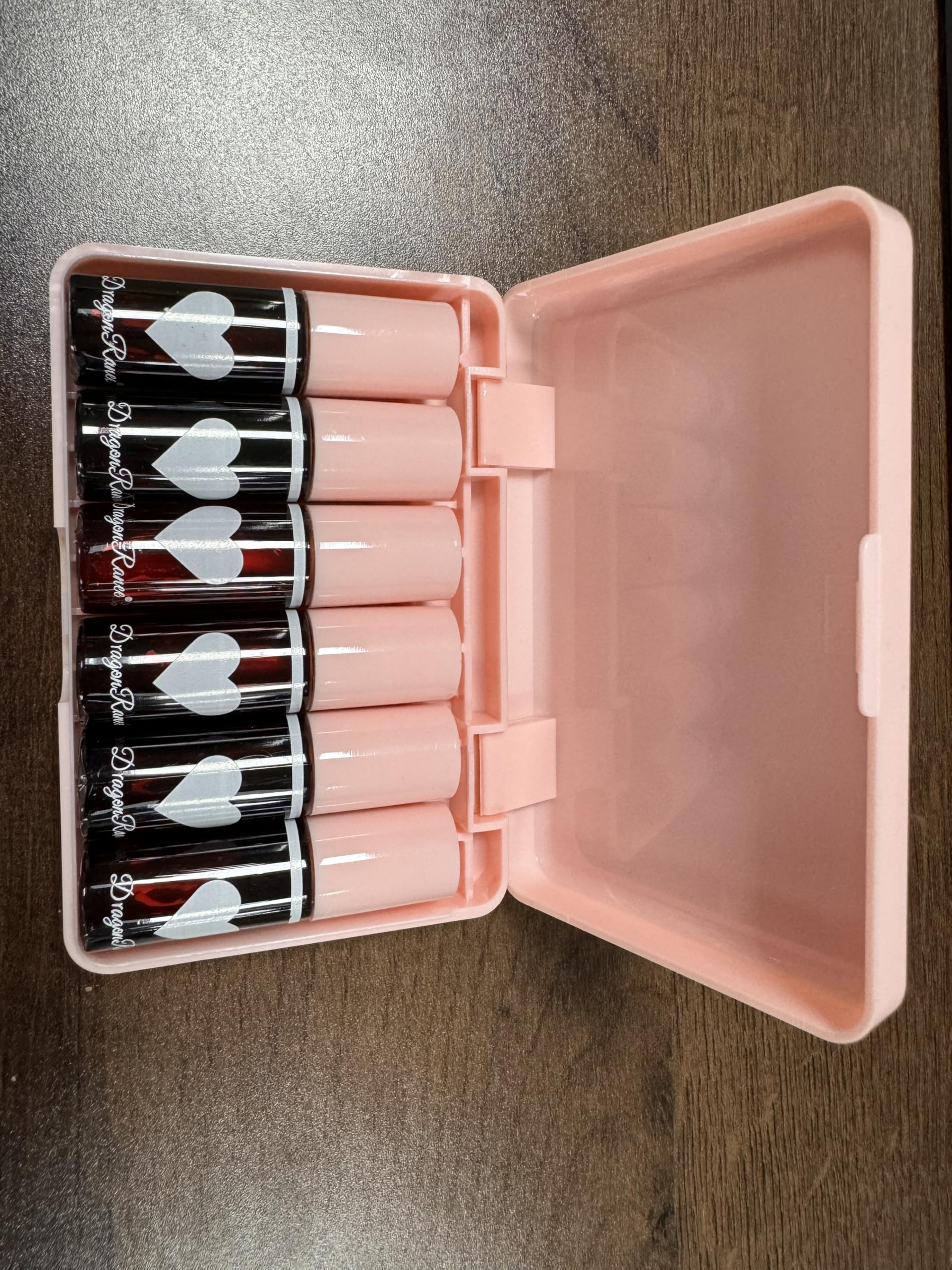 Eakroo multi-use tint works as lip tint, eyeshadow, and blush.