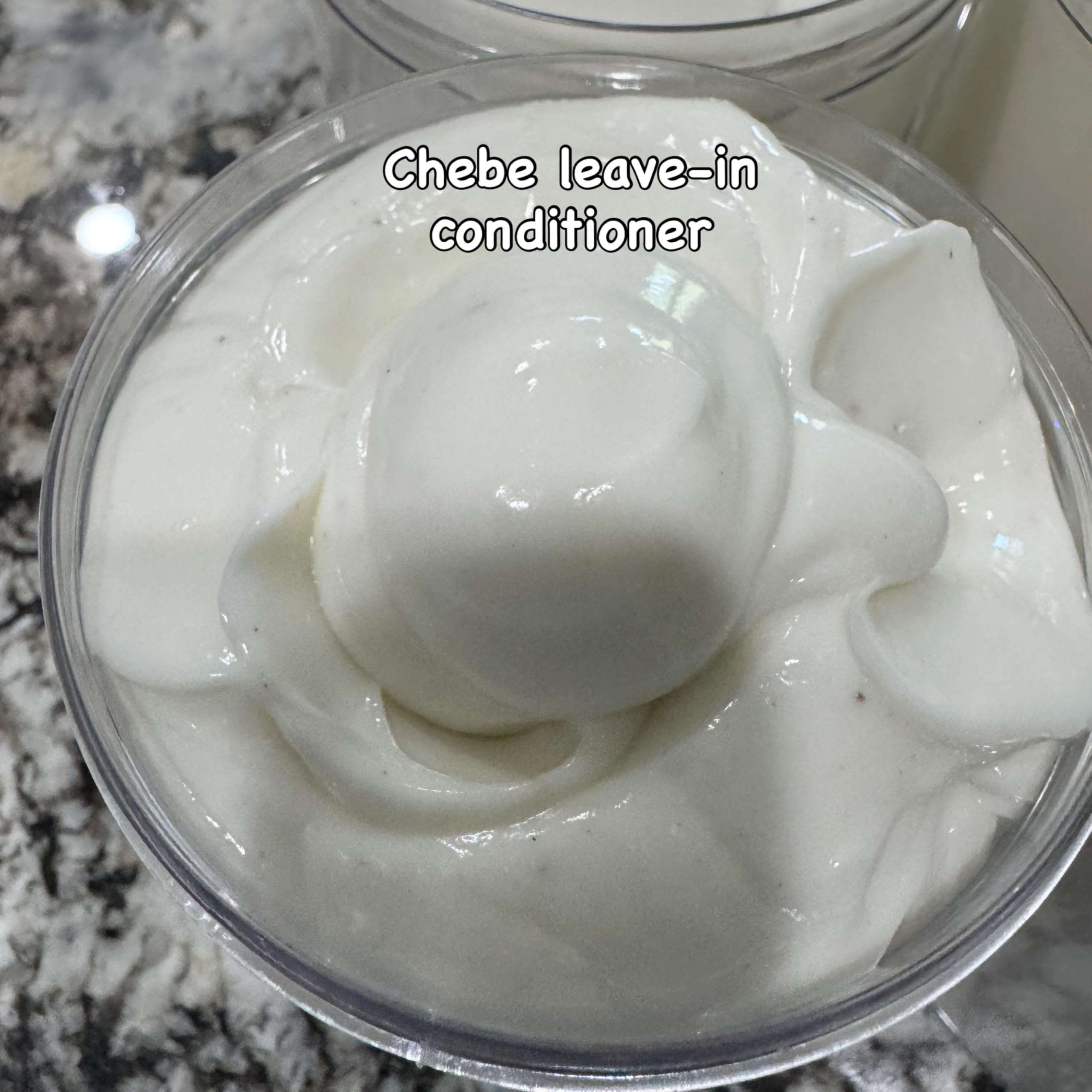 Earth Kosmetics Chebhe ingredients blend of Chebhe oil, shea butter, and coconut oil nourish.