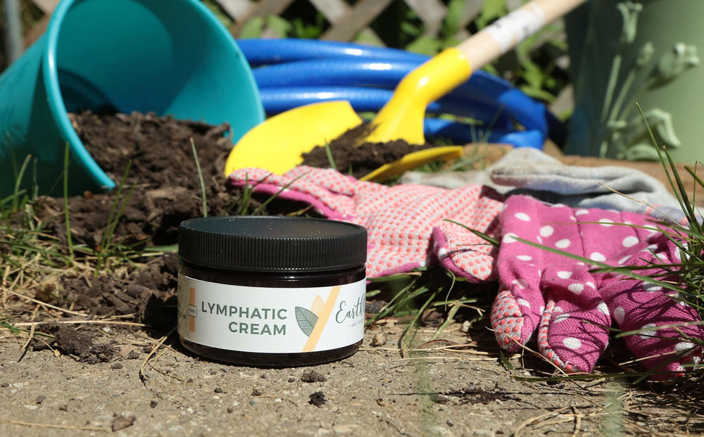 Castor oil close-up in Earthley Wellness Lymphatic Cream for nourishing care