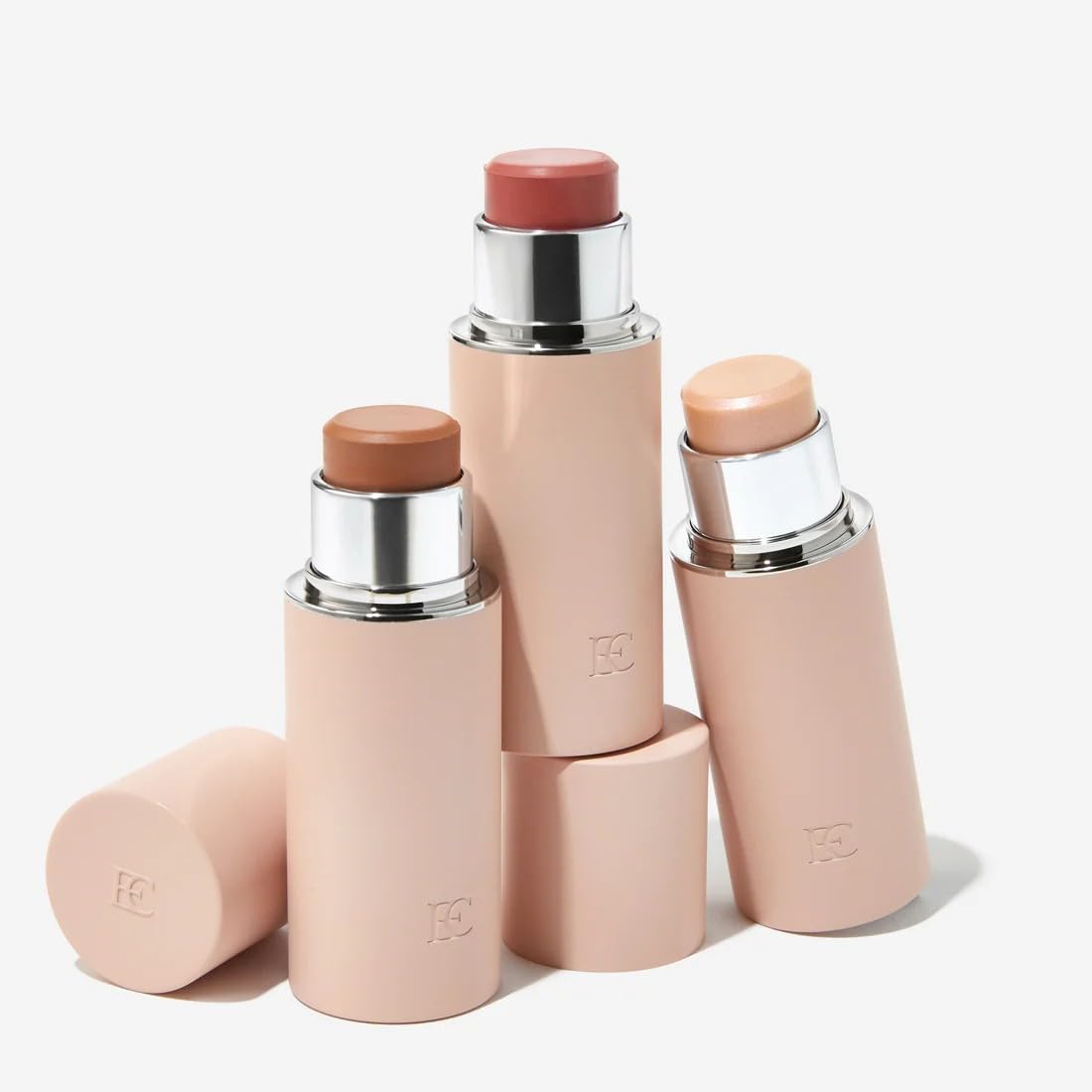 EarthsCure Glow Trio on-face bronzer application demonstrates quick blend