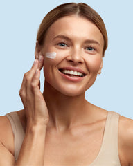 Hands applying Eco Beyond Phyto Aqua Cream during daily routine