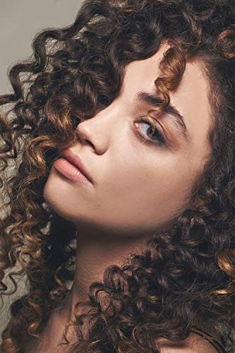 Ecru New York Anti-Frizz Curl Cream jar ready for on-the-go smoothing