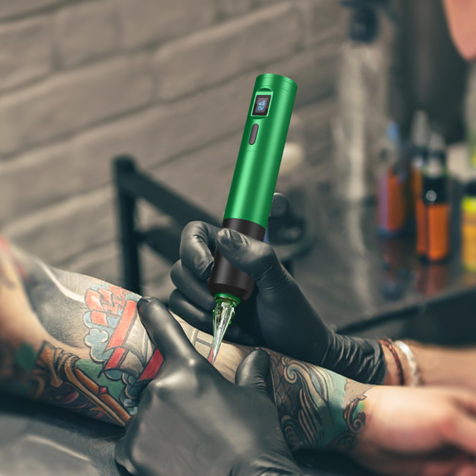 Effeer ergonomic design reduces fatigue during longer tattoo sessions.