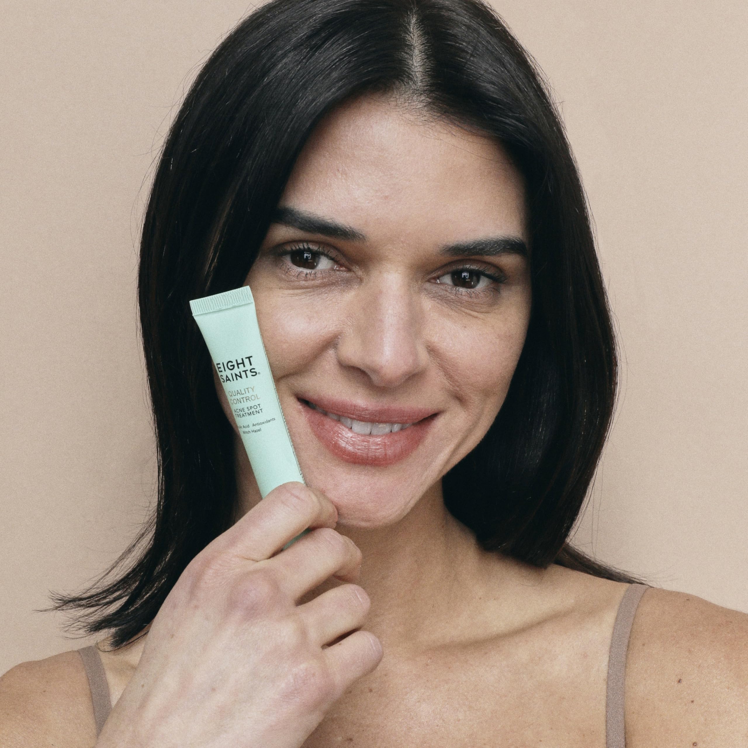 Eight Saints witch hazel close-up highlights pore tightening and redness reduction